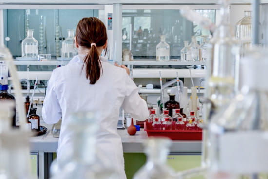 エステを受ける女性